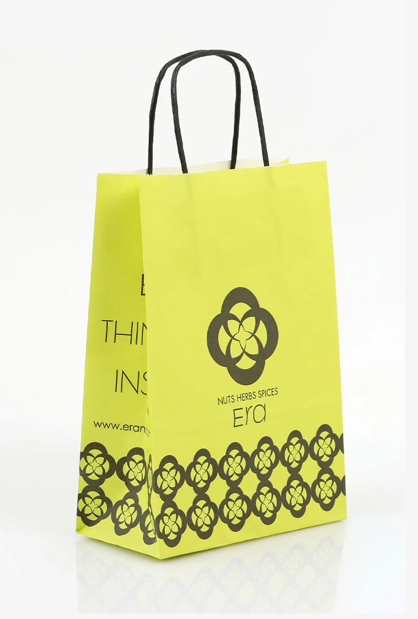 syskevasies-gia-coffee-06 Κίτρινη χάρτινη τσάντα με μαύρα κορδόνια και μοντέρνο σχέδιο, λογότυπο "ERGA"